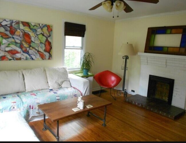Building Photo - 2 BED 1 BATH WOODBINE COTTAGE
