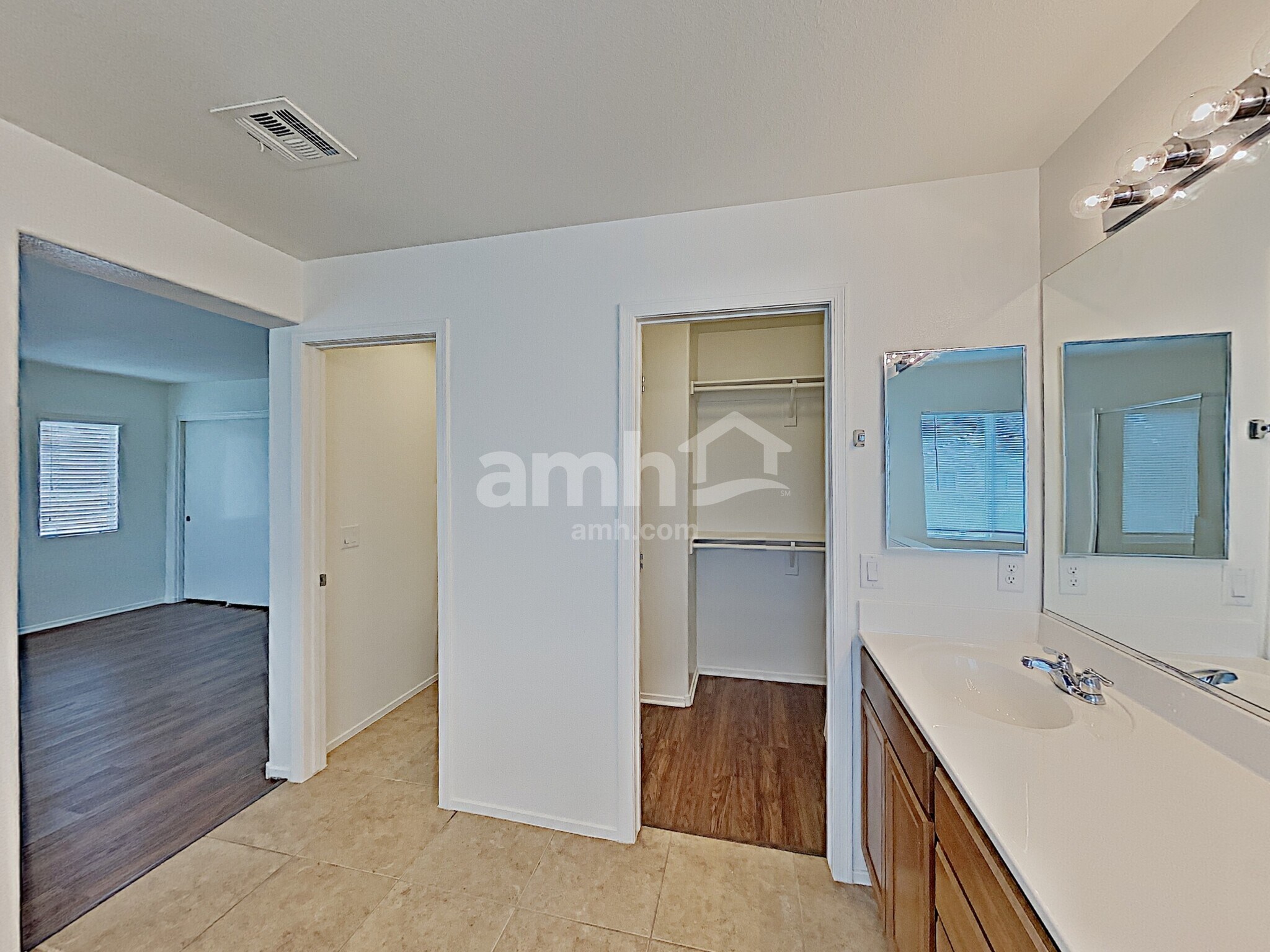 Building Photo - 1025 Maple Pines Ave