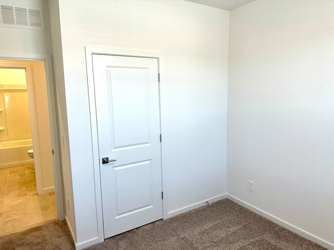 Building Photo - Almost new 4 bedroom home in Hurley Ranch