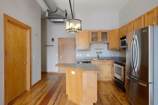 Building Photo - 523 Jackson St