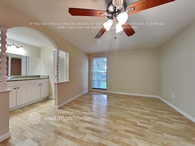 Building Photo - 15707 GardenSide Ln