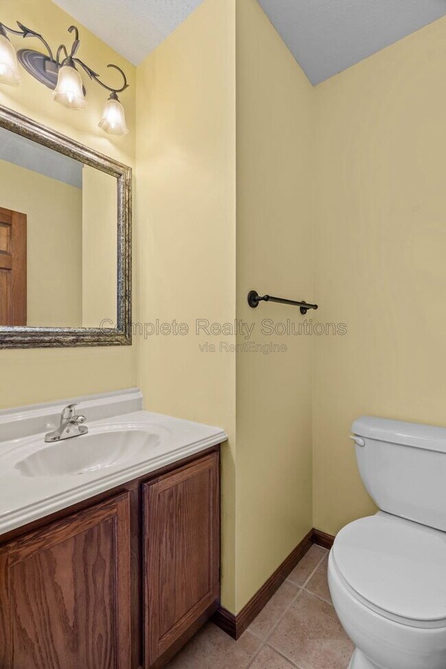 Building Photo - 254 Carmel Woods Dr