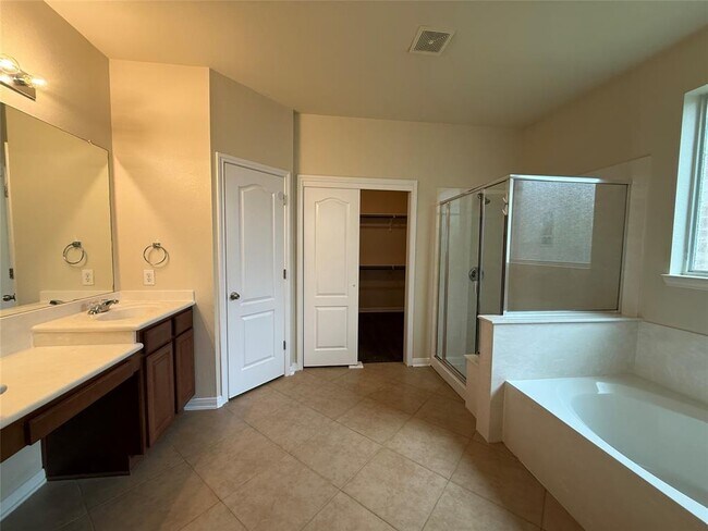 Building Photo - 1209 Laurel Oak Trail