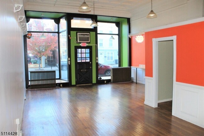 Building Photo - 396 S Main St