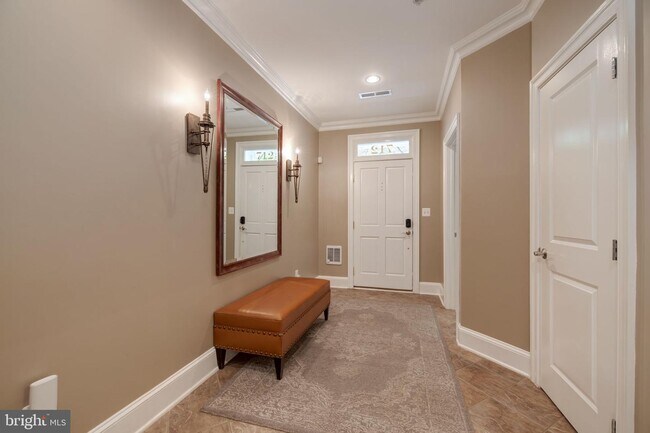 Building Photo - 712 Bracey Ln