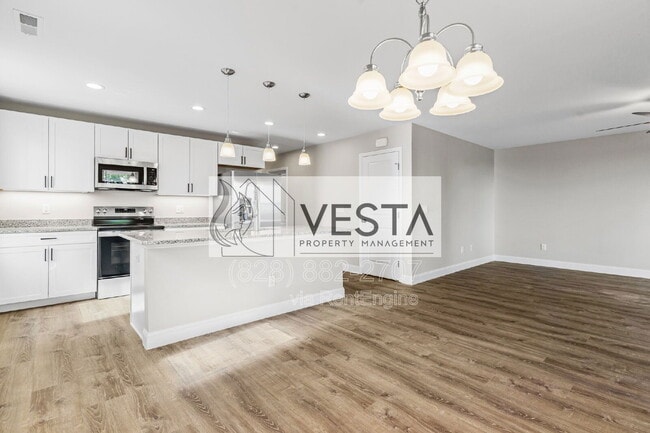 Building Photo - 376 Hague Dr