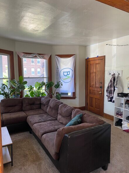 Building Photo - 1712 E Park Pl