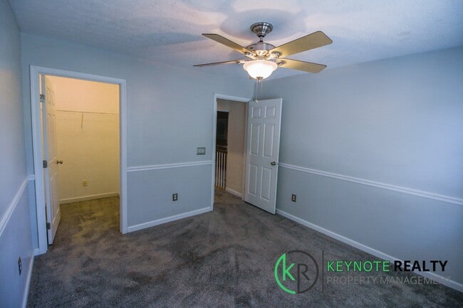 Building Photo - 6927 Erie Dr