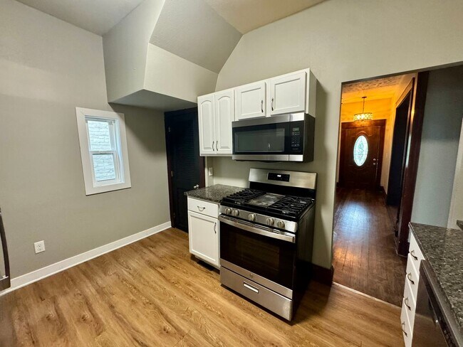 Building Photo - Spacious 5-Bedroom, 2-Bath Home with Classic Character