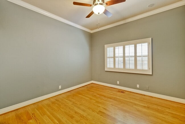 Building Photo - Stunning two-story spacious home on tranquil tree-lined street.