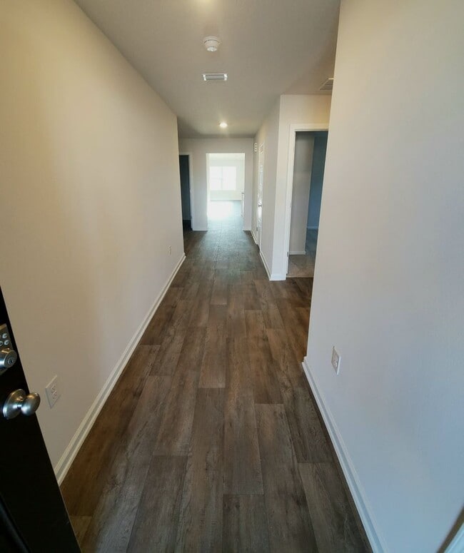 Building Photo - Newer 4 Bedroom, 2 Bath Smart Home located in the perfect location of Pensacola!