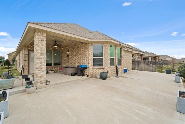 Building Photo - 24335 Kee Cresta Ct