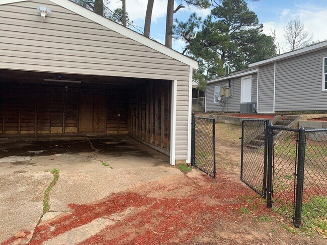 Building Photo - 1068 Blanchard Pl