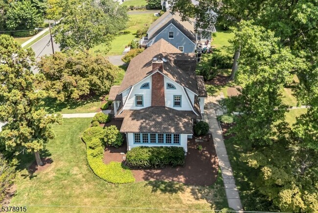 Building Photo - 2 Hillside Ave
