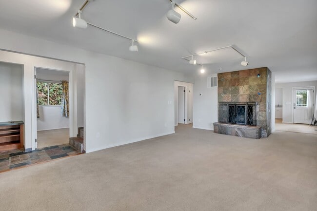 Building Photo - Stunning Sound & Olympic Mountain View Home in North Admiral