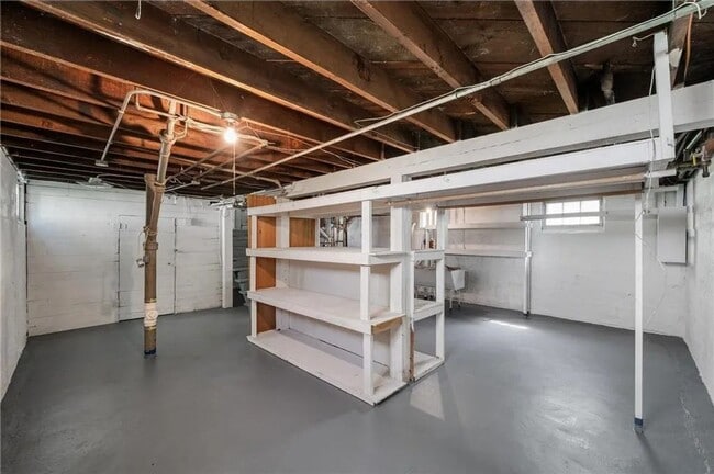 Building Photo - Updated 3 BR/1 BA Single-Family Home in St...
