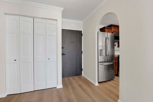 Building Photo - 1030 N State St