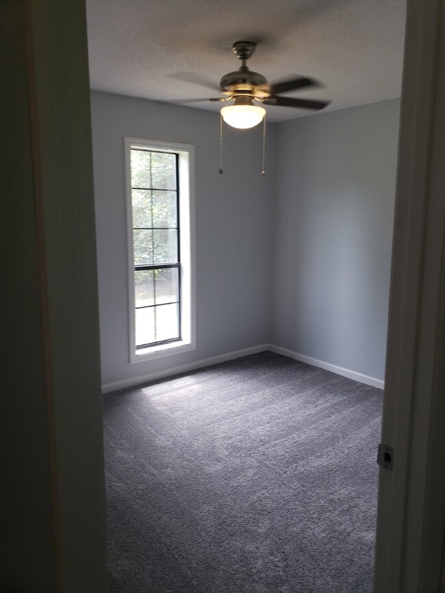 Building Photo - House for Rent