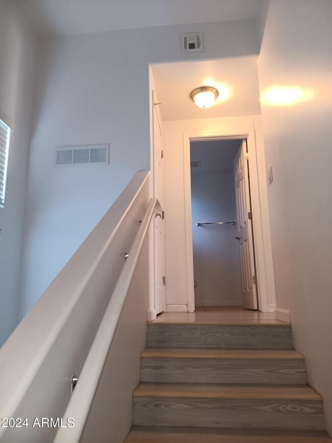 Building Photo - 1920 E Bell Rd