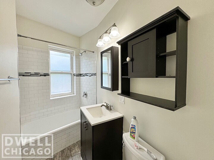 Building Photo - 4208 N Clark St