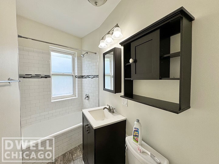 Building Photo - 4208 N Clark St