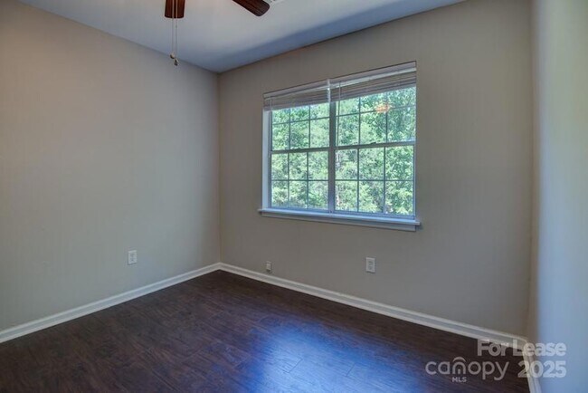 Building Photo - 11205 Vintage Ln
