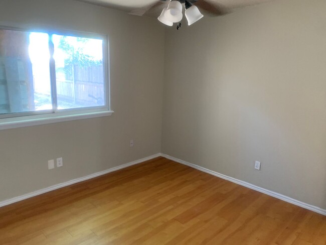 Building Photo - 4 Bed/2 Bath in Wester Neighborhood (50th ...