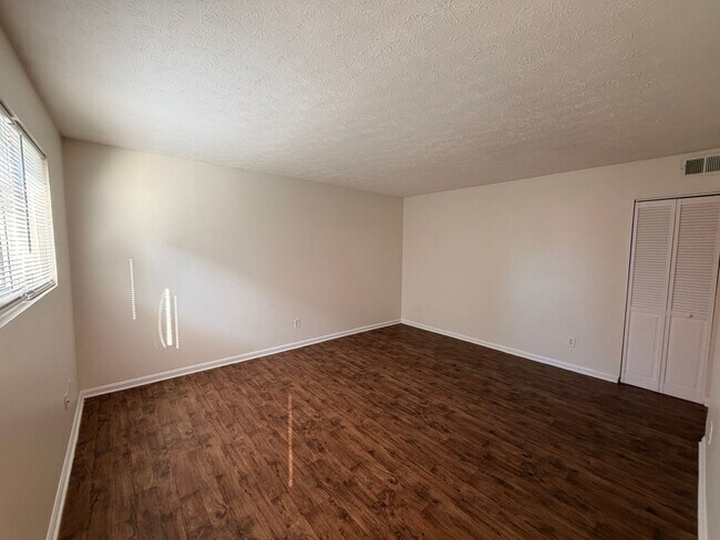 Interior Photo - Auburndale