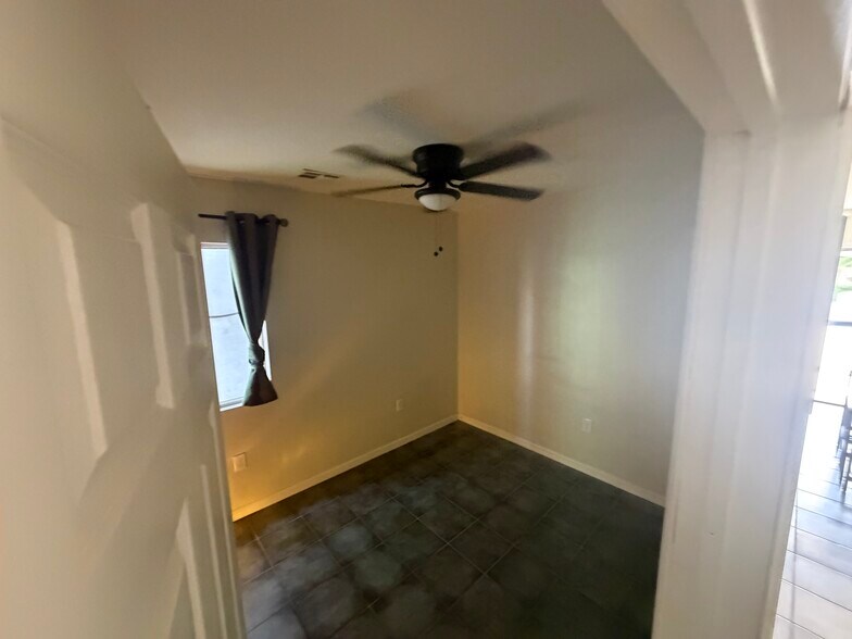 Building Photo - 8130 W Amelia Ave