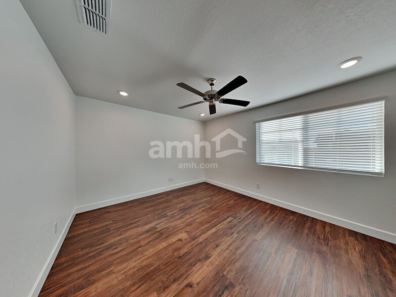 Building Photo - 6621 S 42nd Ln