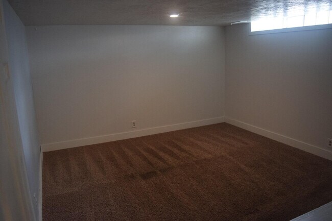 Building Photo - 1454 E 800 N