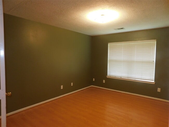 Building Photo - 3702 Heritage Colony Dr