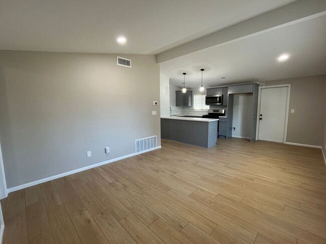 Building Photo - Beautiful *must see* fully renovated home ...