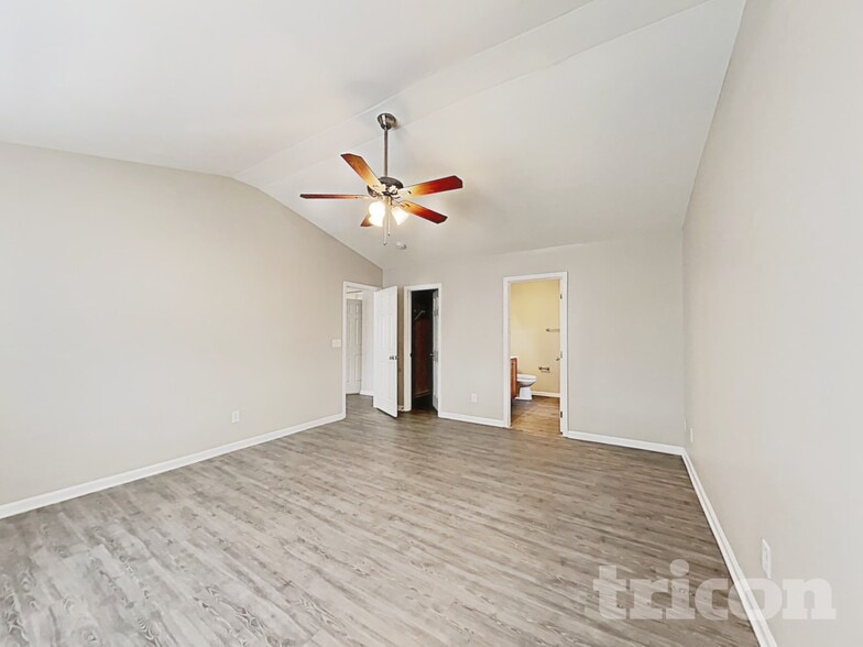 Building Photo - 5213 Hildreth Court