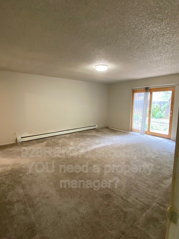 Building Photo - 801 W University Heights Dr S