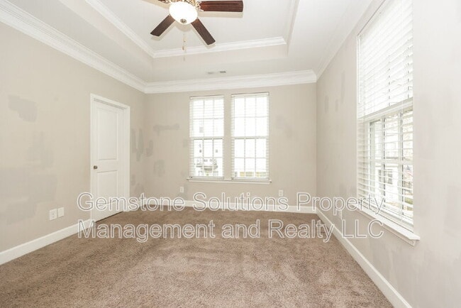 Building Photo - 345 Kara Ln