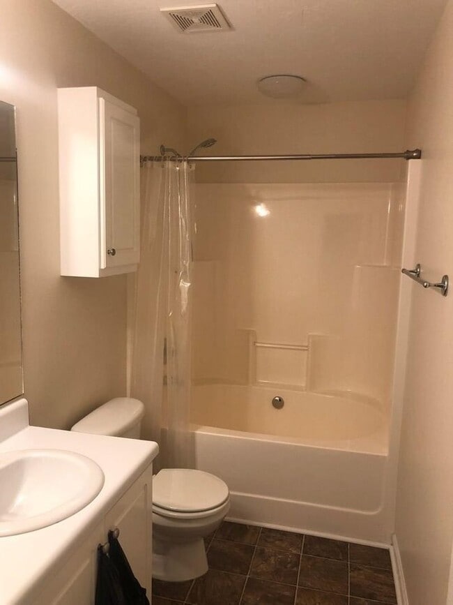 Building Photo - 6005 Sanibel Dr