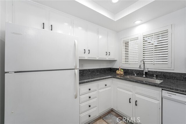 Building Photo - 2404 Via Mariposa W