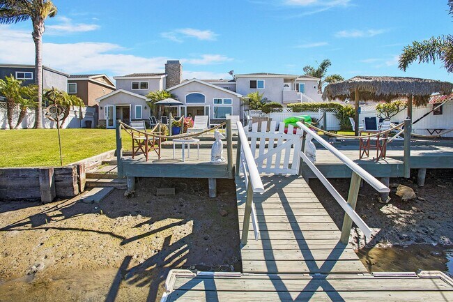 Building Photo - 218 Highland St