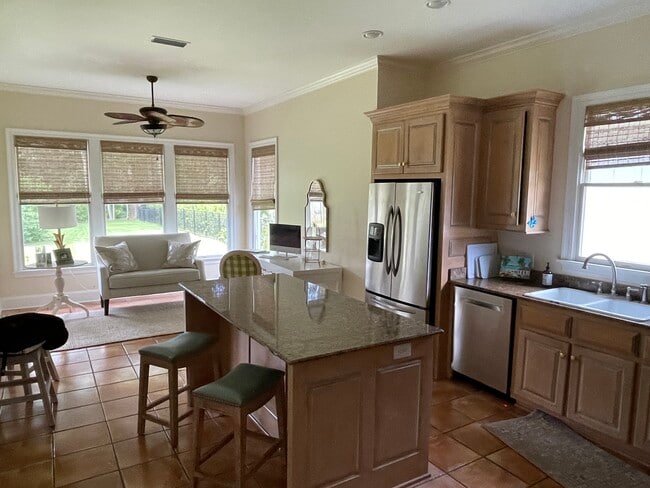 Building Photo - 103 Oak Bend Ct