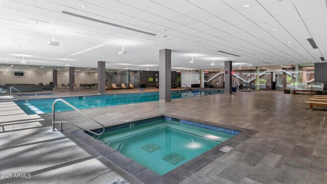 Building Photo - 7117 E Rancho Vista Dr
