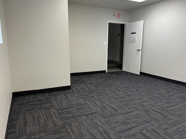 Building Photo - 2025 Central Park Ave