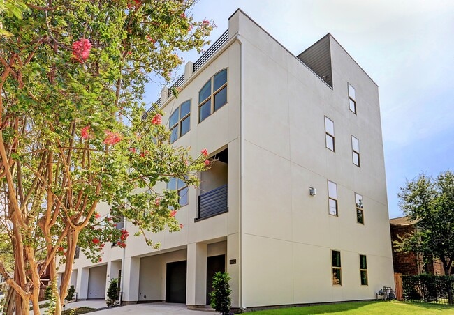 Building Photo - 1402 Eberhard St