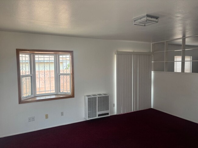 Building Photo - Studio in Chula Vista with spacious backyard.