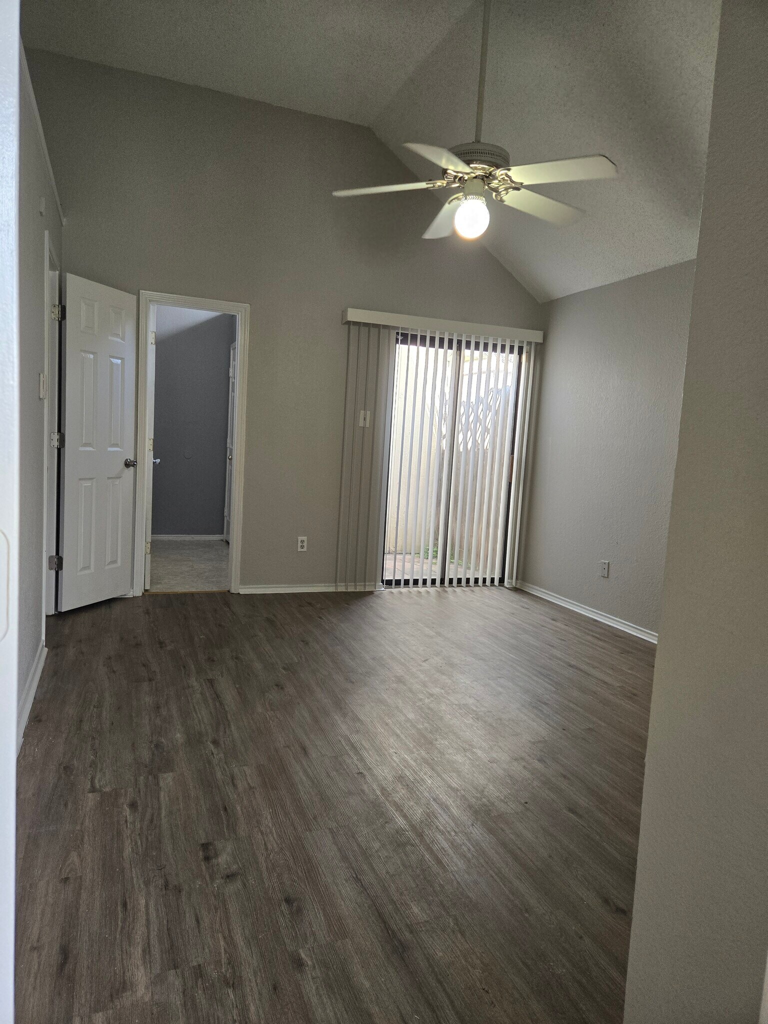 Building Photo - 2307 Weatherby Dr