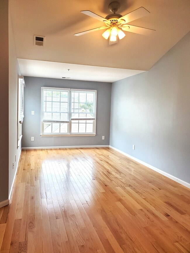 Building Photo - 705 Rolling Fields Way