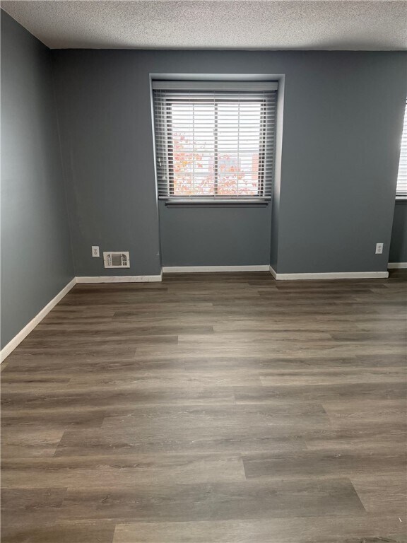 Building Photo - 553 French Rd