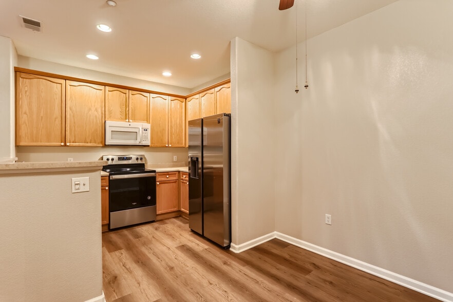 Building Photo - 8427 S Hoyt Way