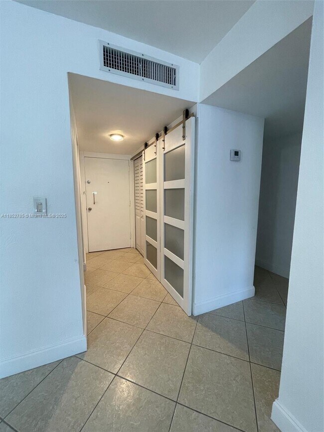 Building Photo - 9143 SW 77th Ave