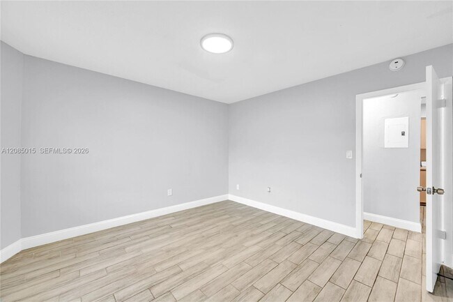 Building Photo - 1631 NE Miami Gardens Dr